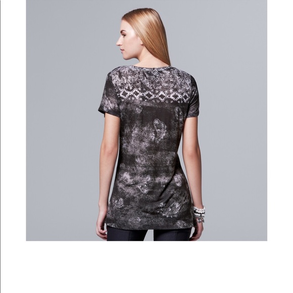 Simply Vera Wang v-neck tee medium - Picture 2 of 3